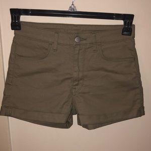 Green regular waist shorts size US 2 Free hair tie